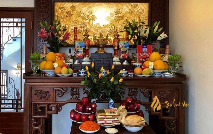 Lau dọn bàn thờ Thần Tài cuối năm 
