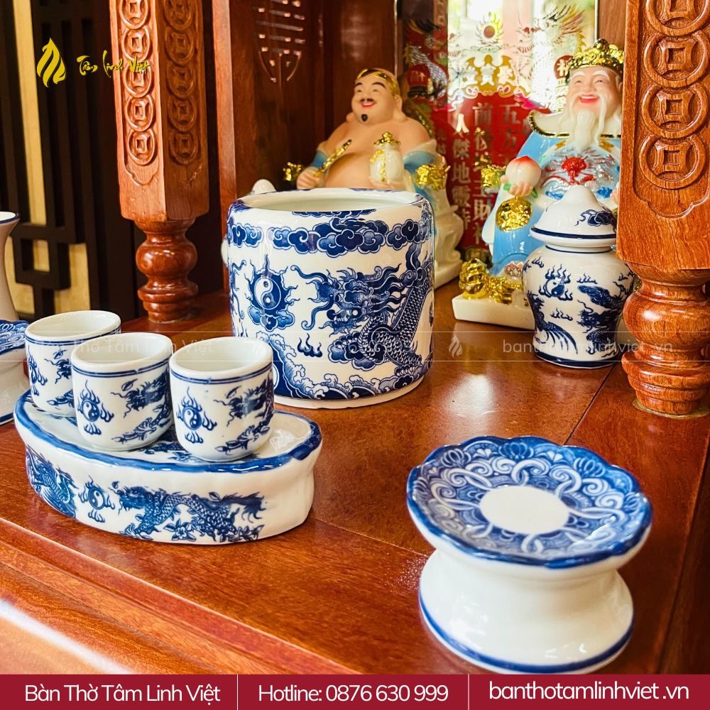 Thắp hương Thần Tài và đọc bài khấn