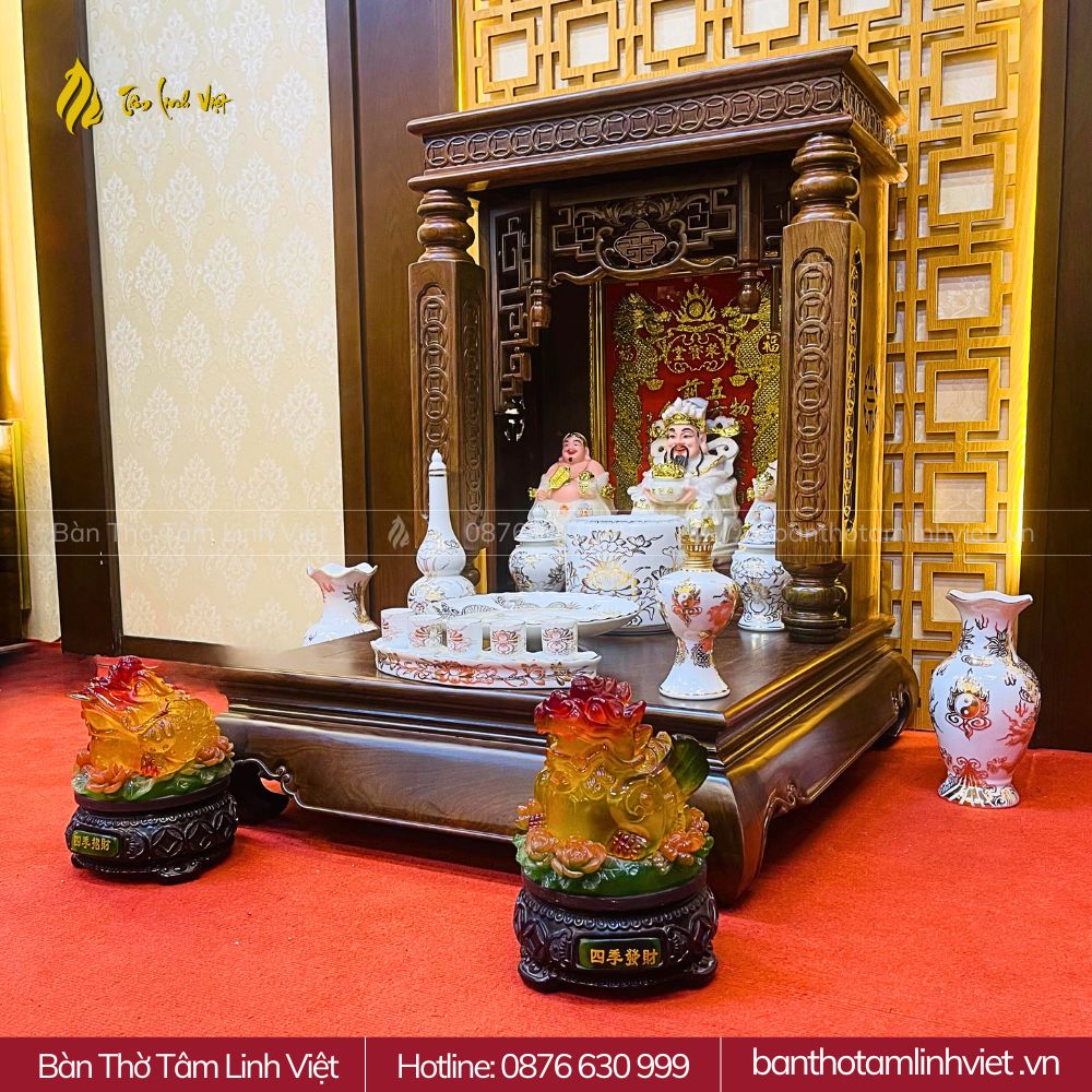 Bàn thờ thần tài gỗ hương đá màu óc chó mái bằng mẫu Kim Tiền Bàn thờ thần tài gỗ hương đá màu óc chó mái bằng mẫu Kim Tiền
