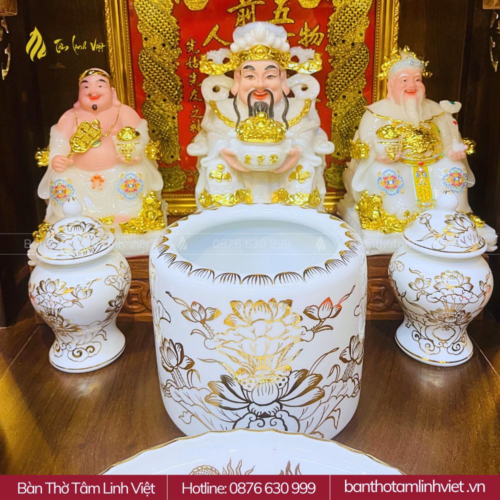 Bàn thờ thần tài gỗ hương đá màu óc chó mái bằng mẫu Kim Tiền Bộ gốm sứ bàn thờ thần tài gỗ hương đá màu óc chó mái bằng mẫu Kim Tiền
