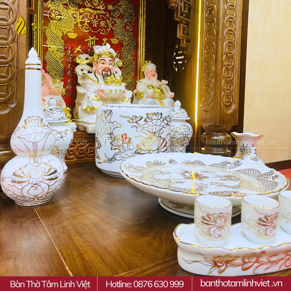Bàn thờ thần tài gỗ hương đá màu óc chó mái bằng mẫu Kim Tiền Bộ gốm sứ bàn thờ thần tài gỗ hương đá màu óc chó mái bằng mẫu Kim Tiền