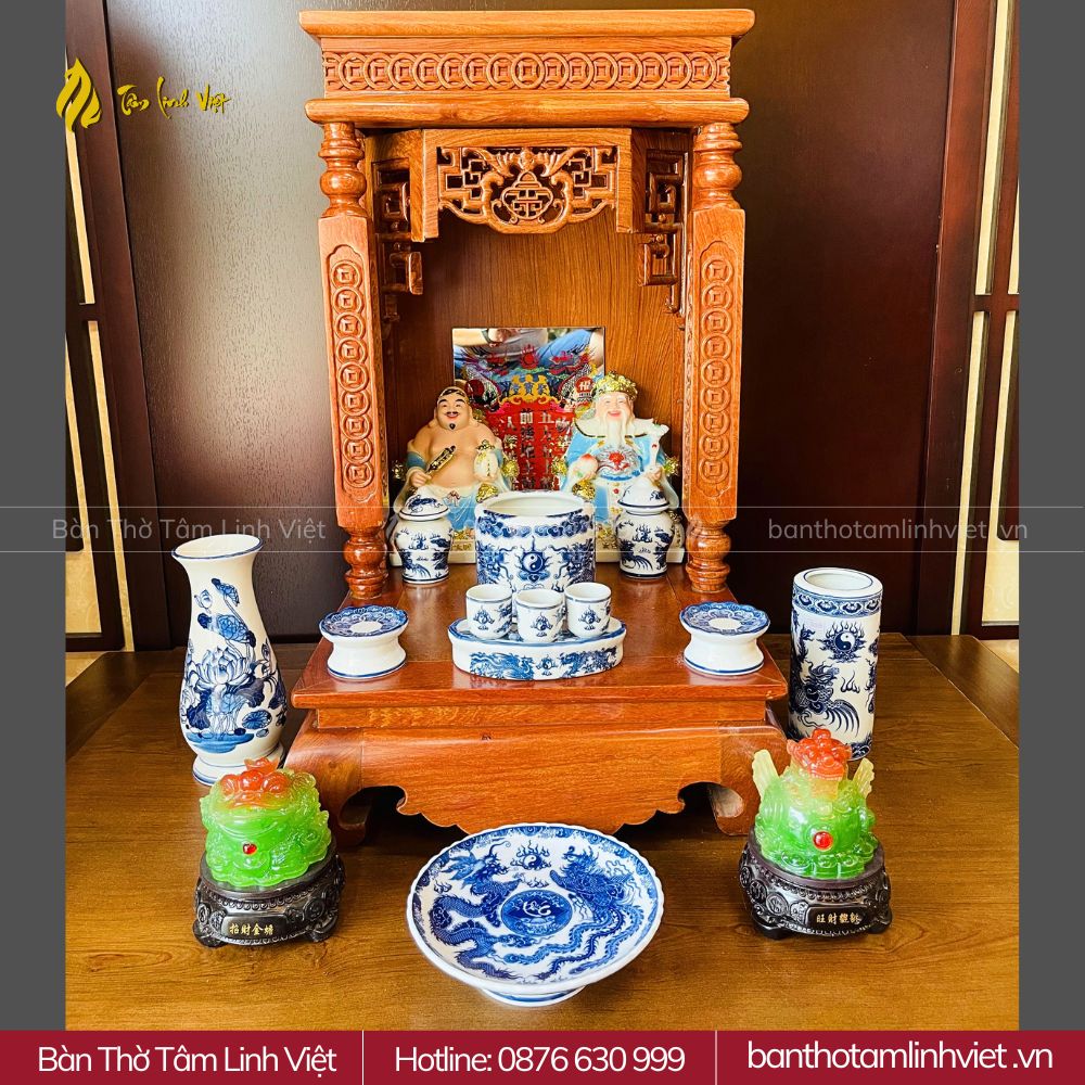 Mệnh Mộc bày trí bàn thờ Thần Tài